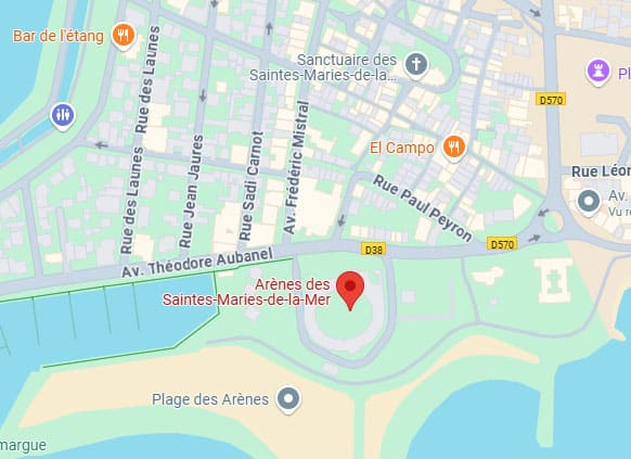 Carte de Saintes-Maries-de-la-Mer montrant les Arènes, Plage des Arènes, Sanctuaire et rues principales.